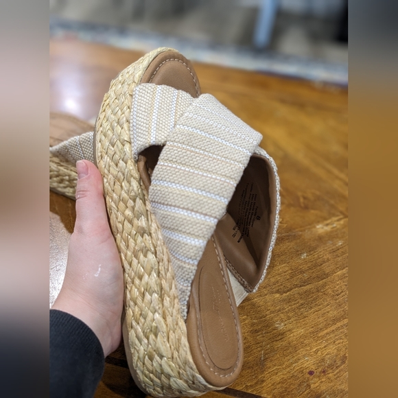 Tan Platform Sandals (Size 8) - Picture 2 of 3